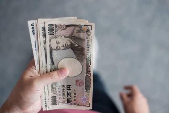 blog seasonal JPY hand holding japanese yen banknote 2023 11 27 05 31 58 utc